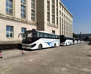 大巴車(chē)
