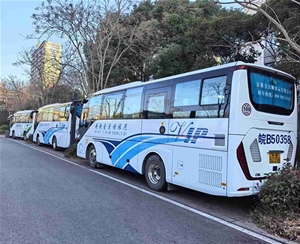 大巴車(chē)