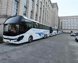 大巴車(chē)